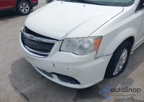 2013 Chrysler Town & Country Touring z USA, uszkodzony, nr VIN 2C4RC1BG7DR619950